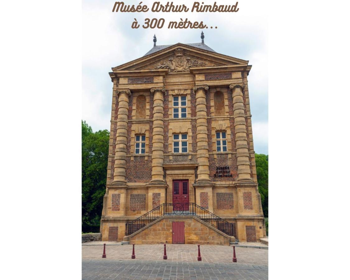Charleville-Mezieres: Belle Vue Place Ducale المظهر الخارجي الصورة
